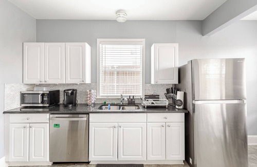 Oak Lawn House | Oak Lawn House Private Backyard WFH Setups