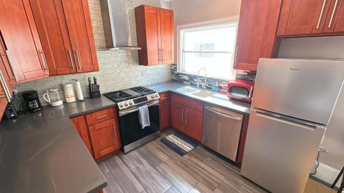 Oakland Ave - Harrison St Apartment | Oak Manor - Chic & Stylish 2BR Apartment Retreat