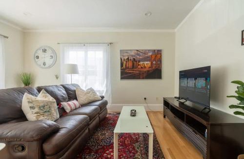 Oakland Ave - Harrison St Apartment | Oak Manor - Chic & Stylish 2BR Apartment Retreat