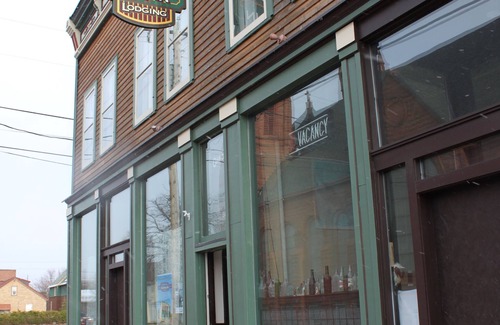 Laurium Apartment | OAK STREET INN - COPPER SUITE