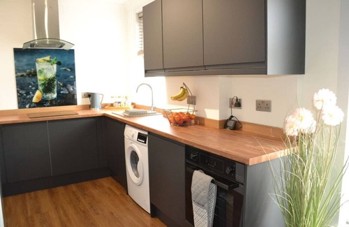Salisbury Apartment | Oak Tree Boutique 2 bed Apartment - Stayseekers