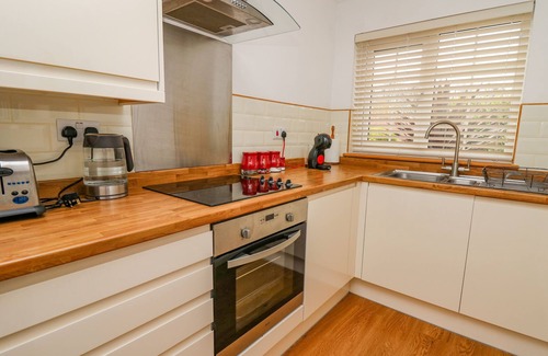 Aberporth Cottage | OAK TREE COTTAGE, family friendly, with a garden in Aberporth