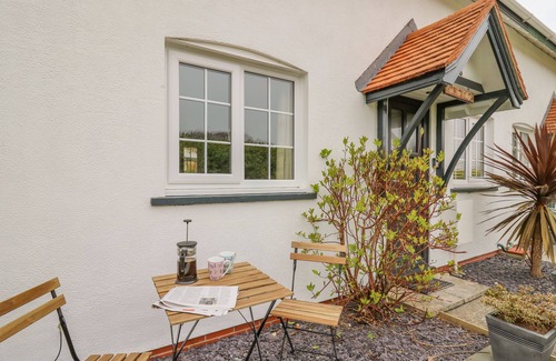 Aberporth Cottage | OAK TREE COTTAGE, family friendly, with a garden in Aberporth