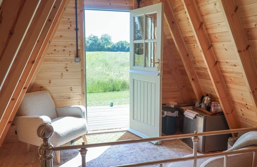 Woodbridge Cottage | OAK TREE, romantic, character holiday cottage in Otley, Suffolk