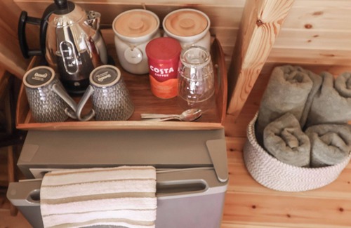 Woodbridge Cottage | OAK TREE, romantic, character holiday cottage in Otley, Suffolk