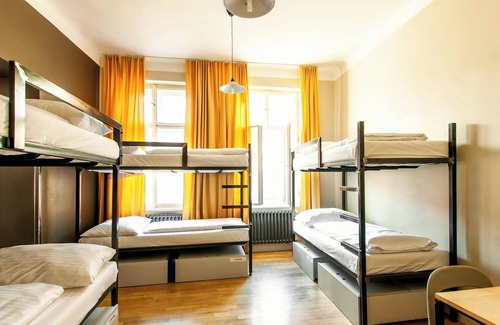 Geyzing Hostel | oak valley retreat homestay hostel cafe