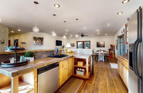 New Meadows Apartment | Oak Wood Condo