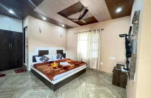 Banikhet House | Oak wood Homestay Banikhet