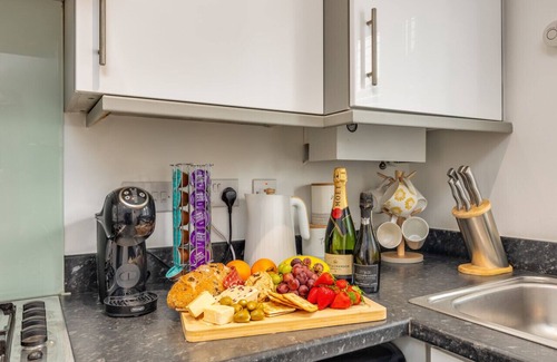 Haversham House | 🌟Oakbridge House with Parking, Garden & Smart TV🌟