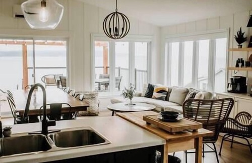 Charlo House | Oakes House+waterfront+games room+hot tub+Firepit
