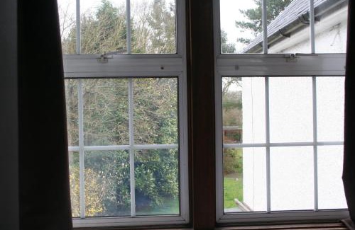 Gatwick Bed & Breakfast | Oakhurst Gatwick B&B & bookable Holiday parking deals
