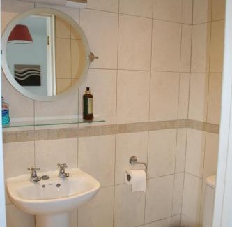Gatwick Bed & Breakfast | Oakhurst Gatwick B&B & bookable Holiday parking deals