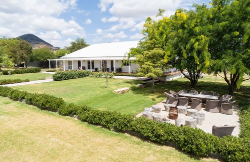 Mount Frome House | Oaklands Estate -stylish, pet friendly home on 10 acres with pool, spa, firepit.