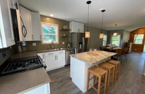 Solon Mills House | Oaks On The Fox