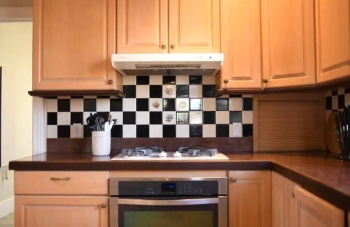 Yakima House | Oakshire Guest House - Jacuzzi + Incredible Views!