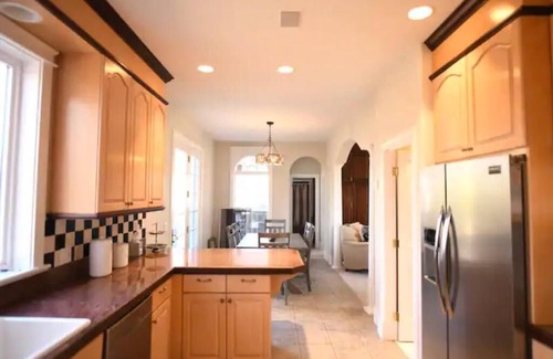 Yakima House | Oakshire Guest House - Jacuzzi + Incredible Views!
