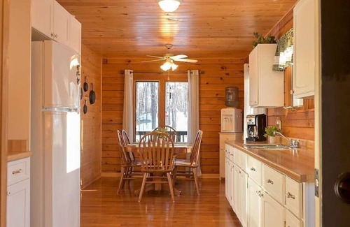 Nipissing Cottage | Oakstone Haven - Three Bedroom Cottage, Sleeps 6