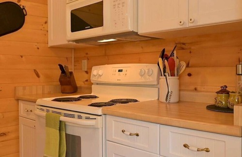 Nipissing Cottage | Oakstone Haven - Three Bedroom Cottage, Sleeps 6