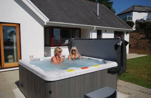 Saundersfoot House | Oaktree Lodge - Luxury Cottage, Hot Tub, Sea Views