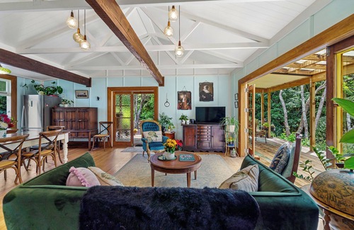 Oakura House | Oakura Pond Cottage - Oakura Holiday Home