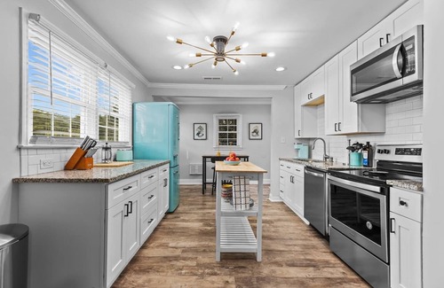 Downtown House | Oakwood Cottage Deux - Put Green, Mins to DT