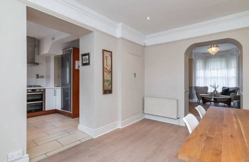 Rathmines House | Oakwood House Summary