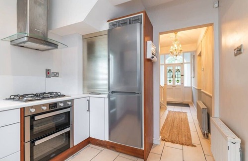 Rathmines House | Oakwood House Summary