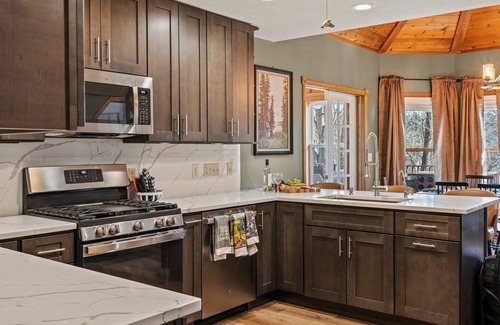 Wisconsin Dells House | Oakwood Manor: Hot Tub, Sauna, Fire Pit, Games