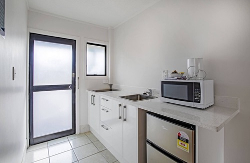 Mangere Hotel | Oakwood Manor Motor Lodge