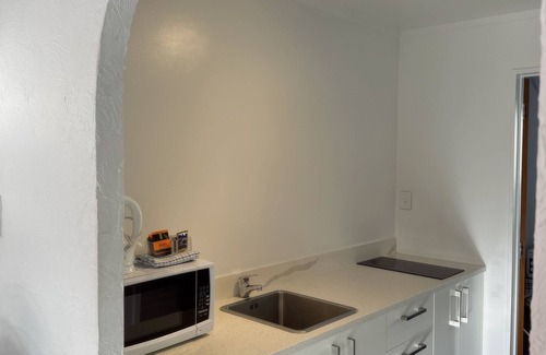 Mangere Hotel | Oakwood Manor Motor Lodge