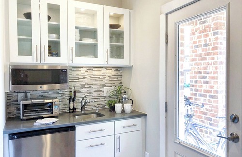 Downtown Apartment | Oakwood near downtown with Nespresso, Bikes & Bidet.