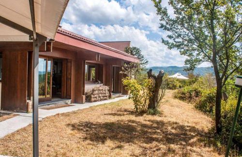 Momperone House | Oasi di Mastarone - Il vino e le Rose