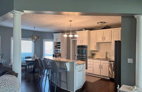 Charlestown House | “Oasis” - 30 minutes from Churchill Downs