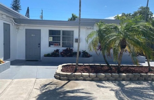 Royal Poinciana Condo | Oasis at Hollywood Unit 8 - Sleep 2