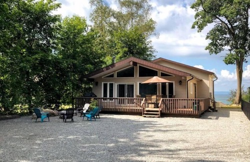 Tiny Cottage | Oasis Beach Cottage-Waterfront-Wifi-AC-4Season-BBQ