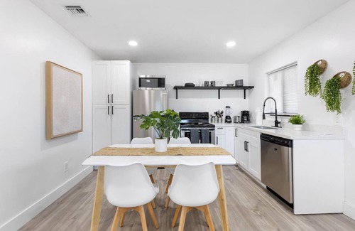 Poinsettia Heights Condo | Oasis by Sun Getaway Rentals Fort Lauderdale