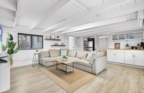 Poinsettia Heights Condo | Oasis by Sun Getaway Rentals Fort Lauderdale