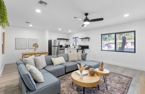 Poinsettia Heights Condo | Oasis by Sun Getaway Rentals Fort Lauderdale