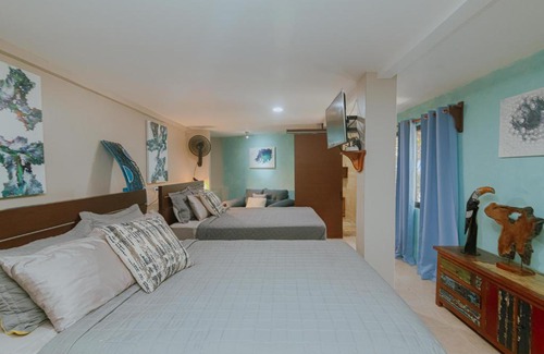Valle Pura Vida Bed & Breakfast | Oasis Diverse Adult Retreat