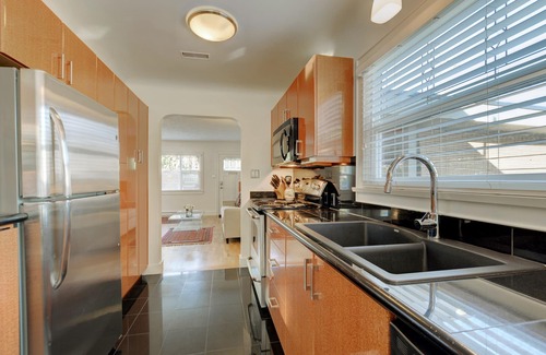 Gonzales House | Oasis Garden Home By The Sea