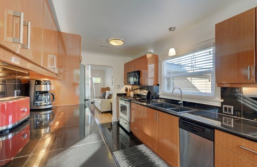 Gonzales House | Oasis Garden Home By The Sea