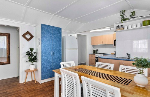 Torquay House | Oasis on Bideford quiet pet friendly location