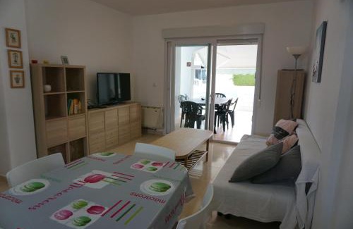 Vergel House | Oasis Park Susana