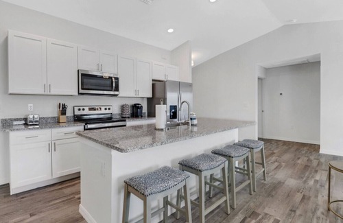 Diplomat House | Oasis W/Heated Salt Water Pool & Private Pier! Great for 2 Families!