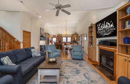 Nags Head House | Ocean Aire: Heated Pool, hot tub, dog-friendly, easy beach access!