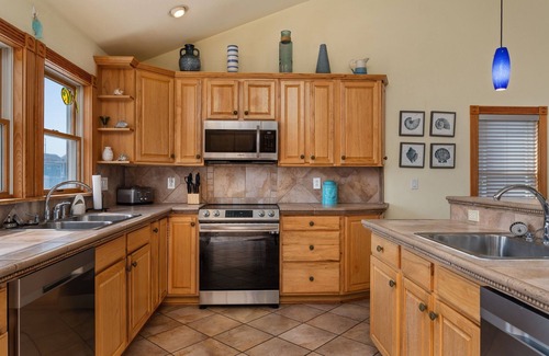 Nags Head House | Ocean Aire: Heated Pool, hot tub, dog-friendly, easy beach access!