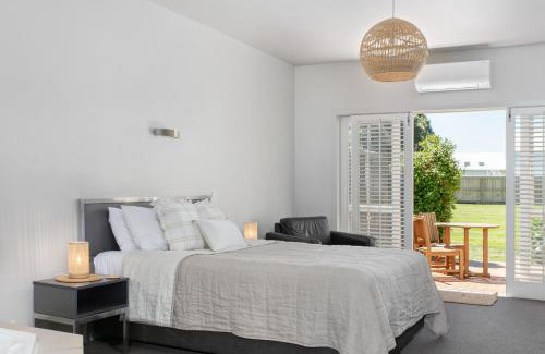 Wainui Hotel | Ocean Beach Wainui