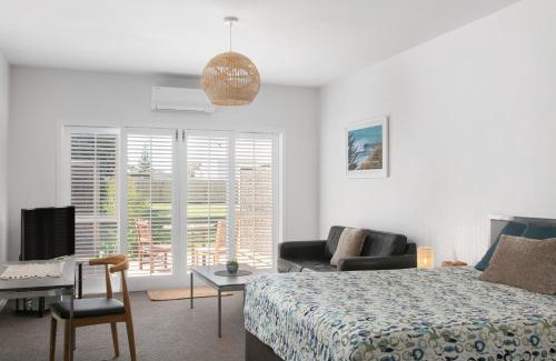 Wainui Hotel | Ocean Beach Wainui