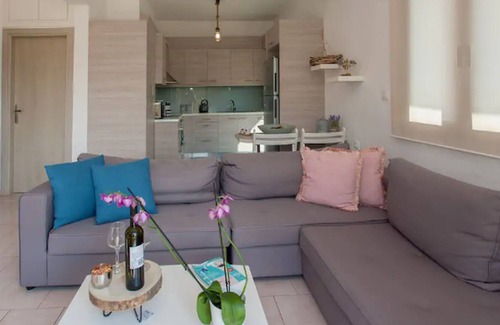 Gerani Apartment | OCEAN BREEZE APARTMENT-CH,30m from sandy beach