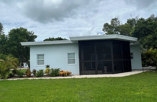 Summerland Key Cottage | OCEAN BREEZE HOUSE nSummer Vacation bring the family. Fishing and Lobster season